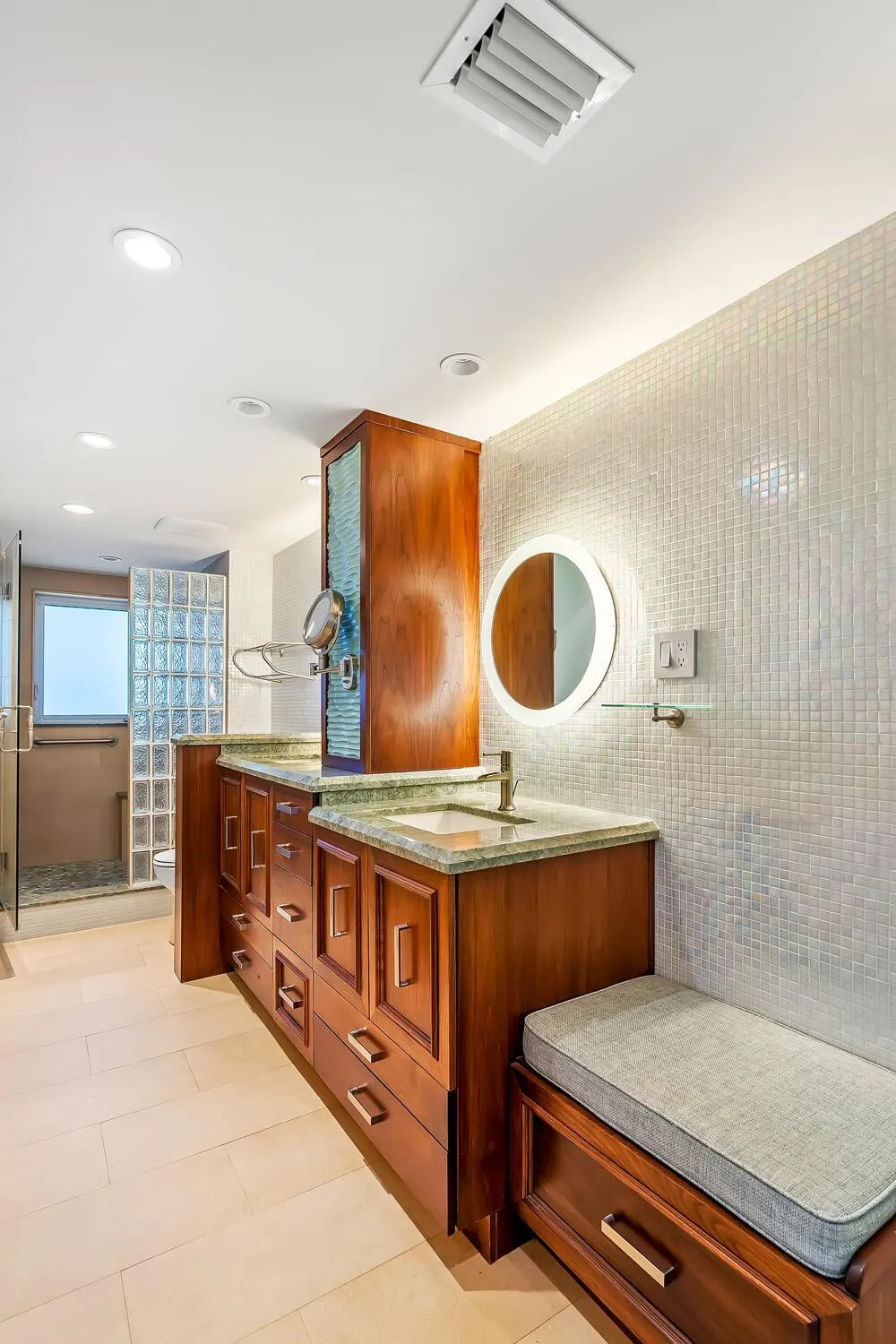 215 N Birch Road, #5b