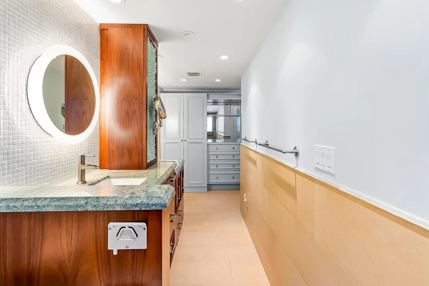 215 N Birch Road, #5b