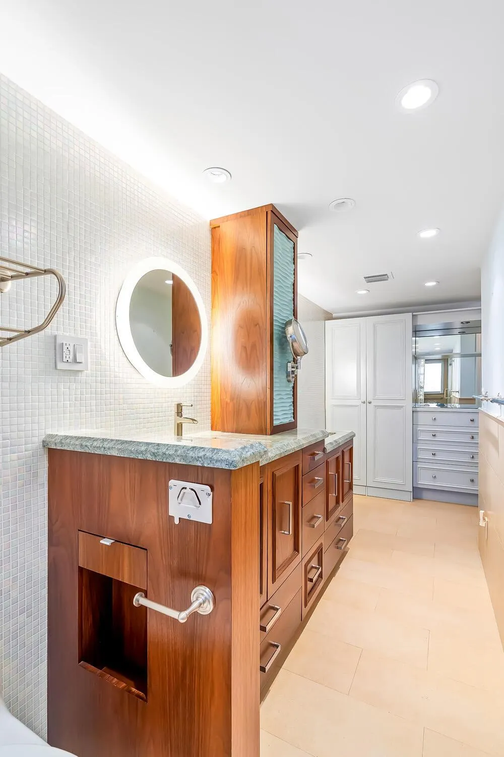 215 N Birch Road, #5b