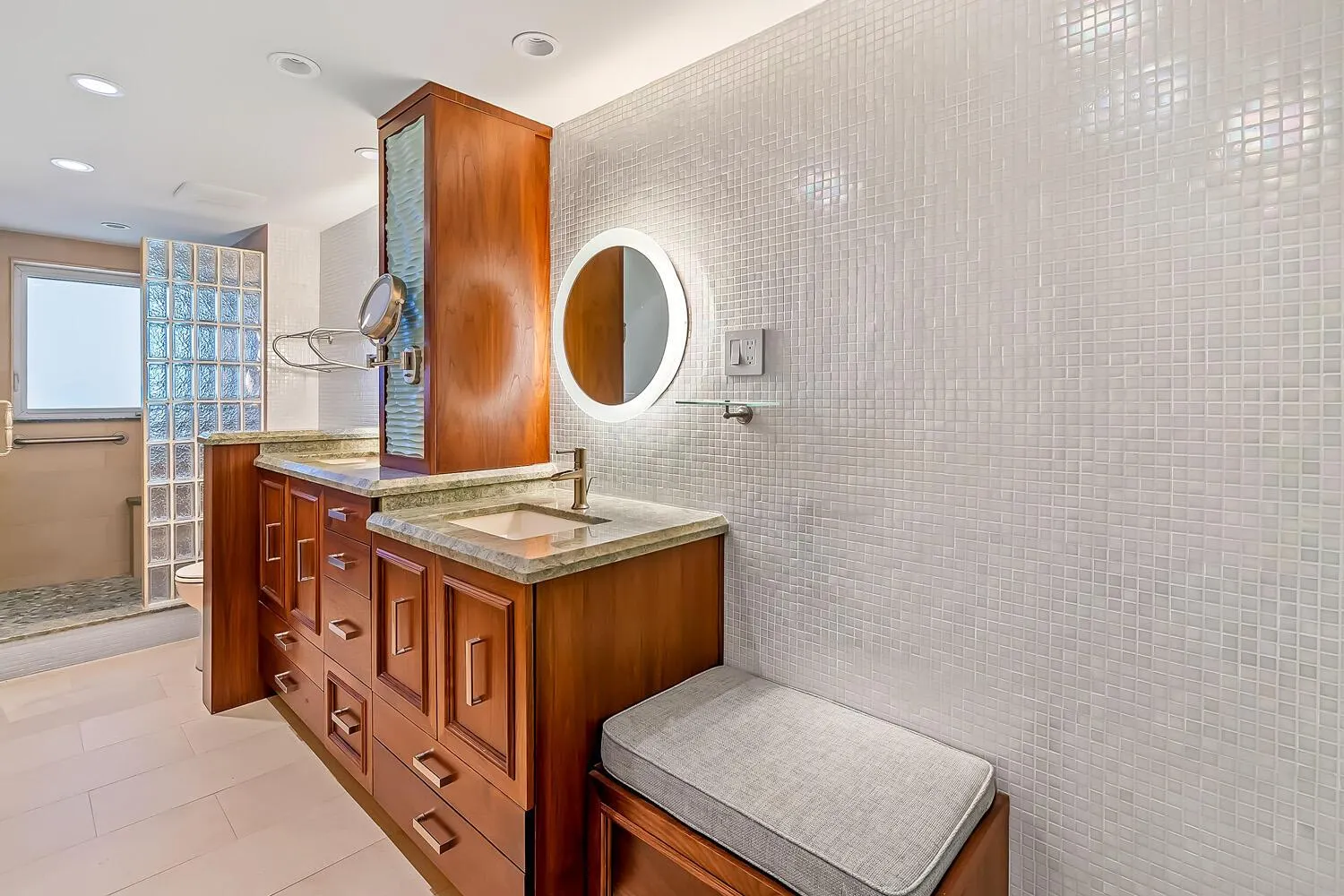 215 N Birch Road, #5b