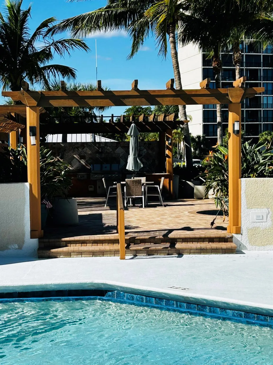 108 Lakeshore Drive, #338