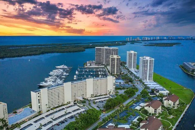 108 Lakeshore Drive, #338