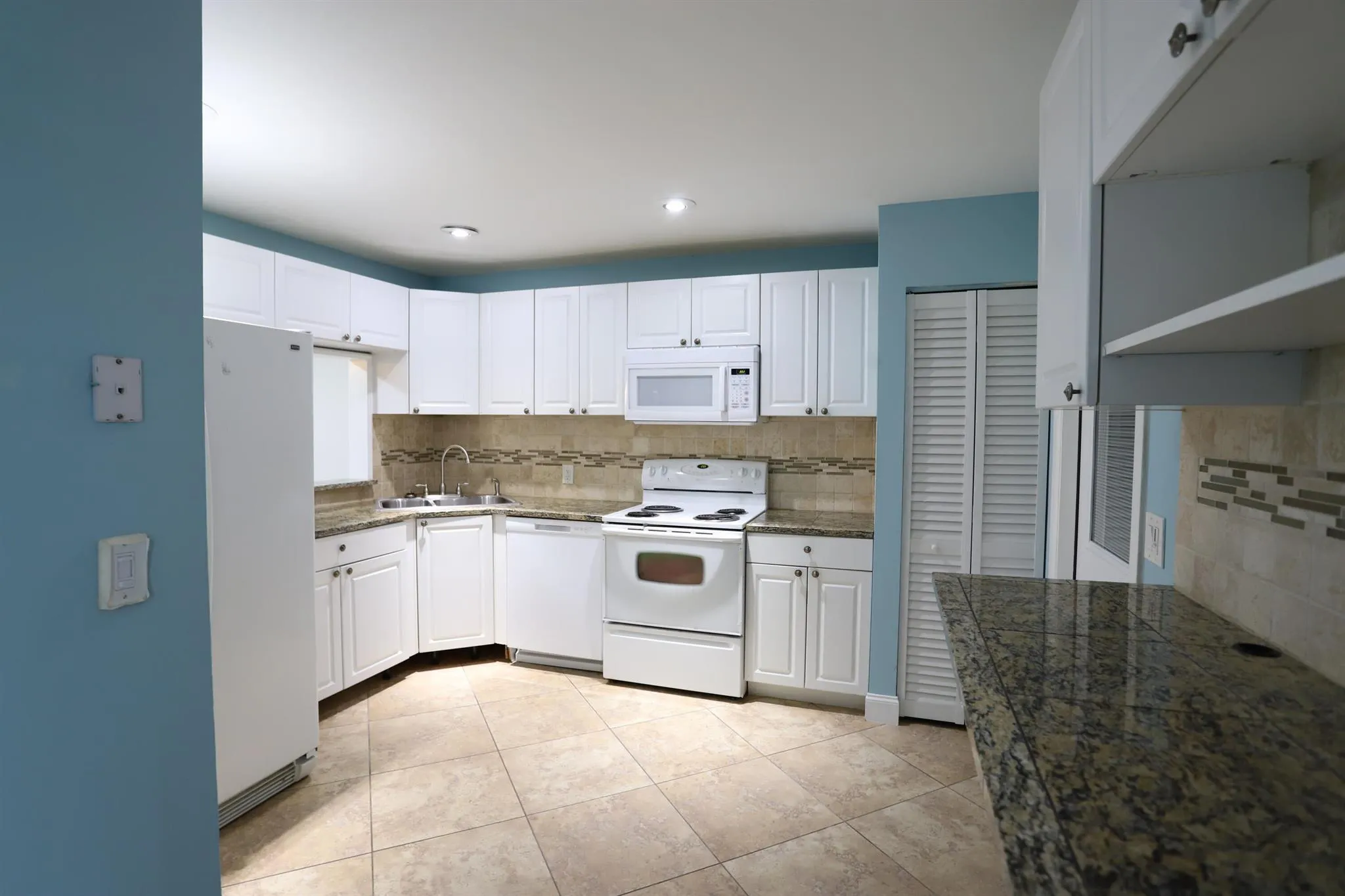 1715 Woodbridge Lakes Circle