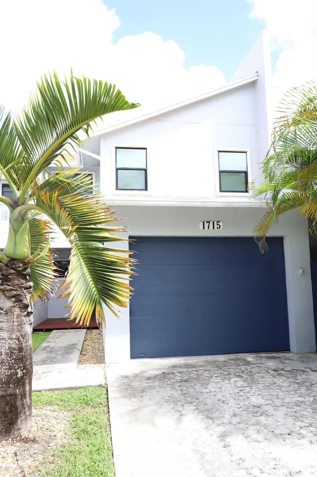 1715 Woodbridge Lakes Circle