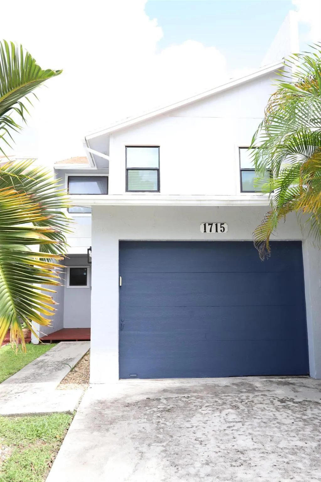 1715 Woodbridge Lakes Circle
