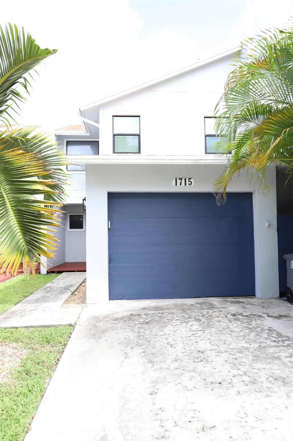 1715 Woodbridge Lakes Circle