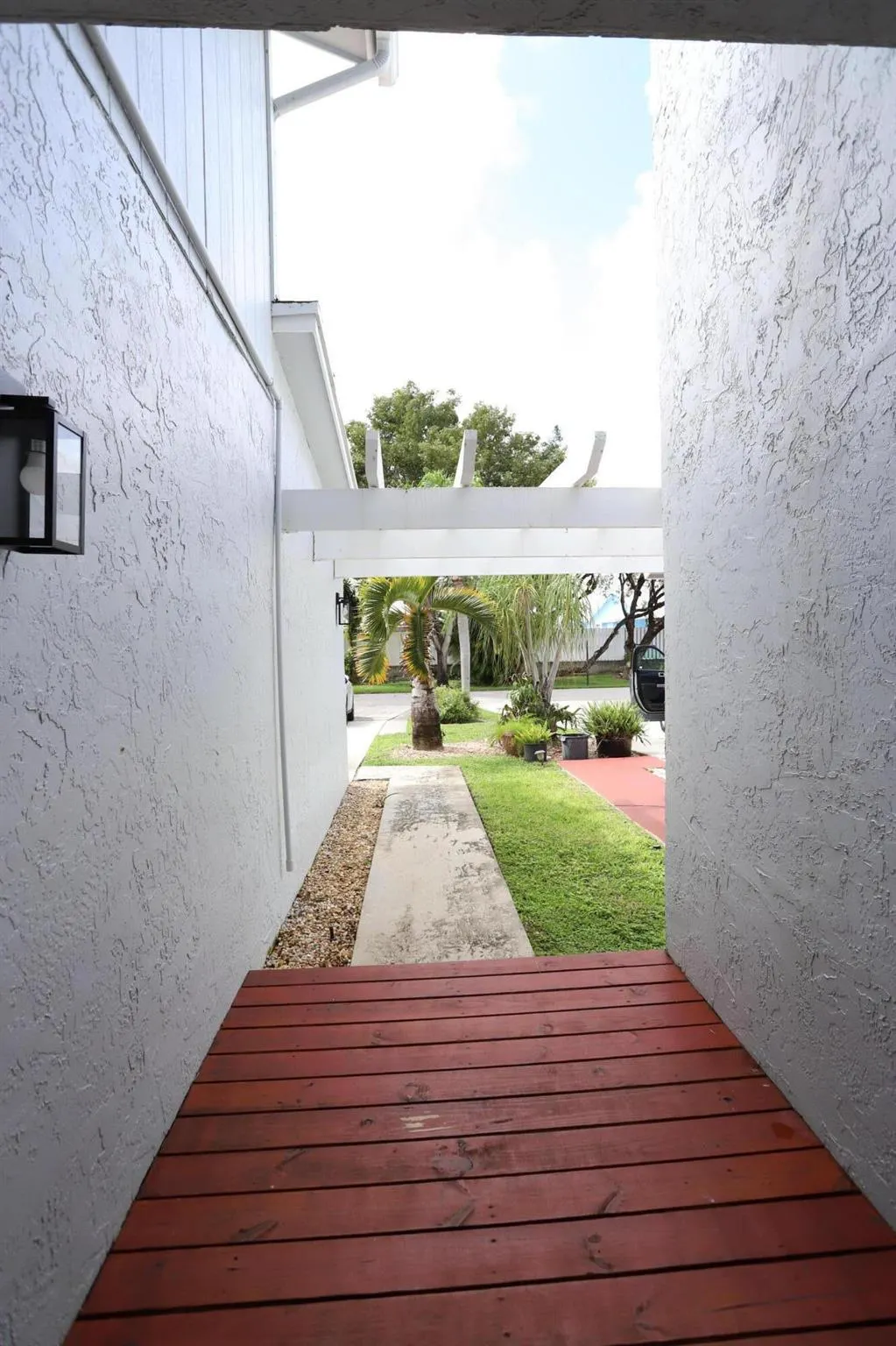 1715 Woodbridge Lakes Circle