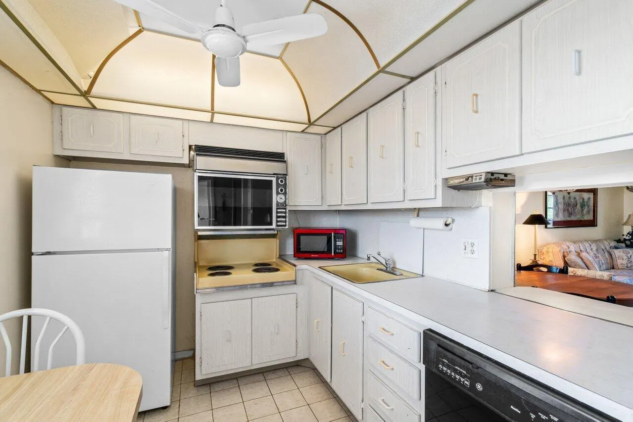 2615 NE 3rd Court, #308