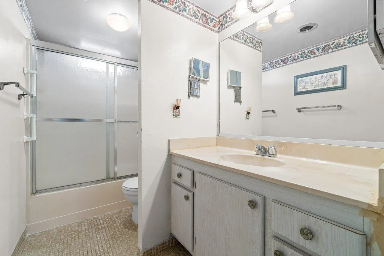 2615 NE 3rd Court, #308