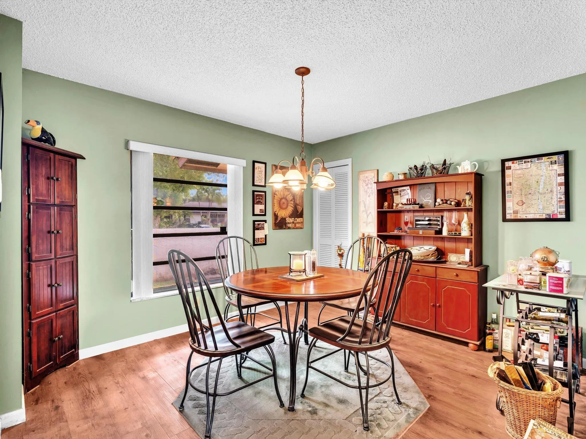 3537 Lakeview Drive