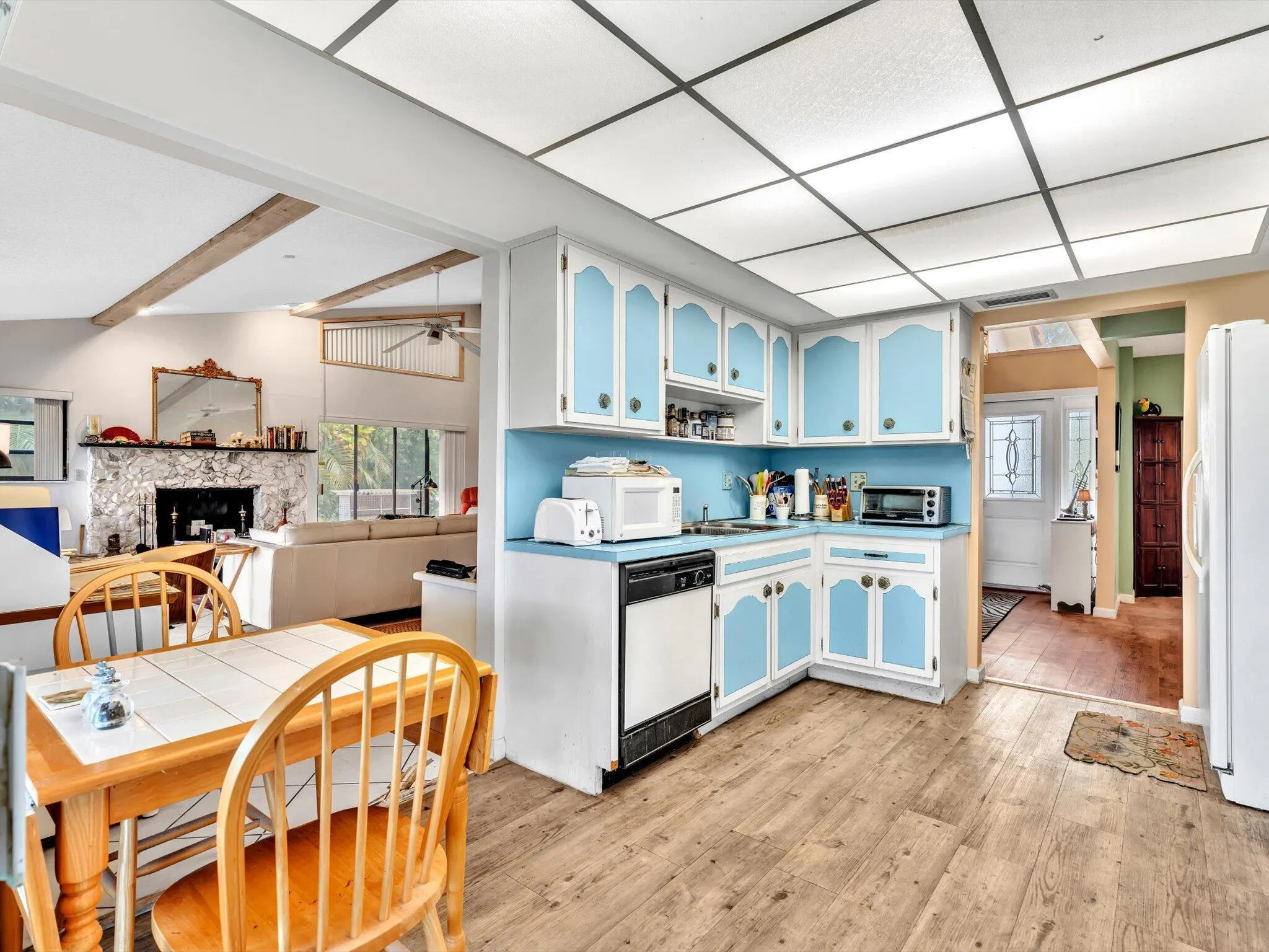 3537 Lakeview Drive