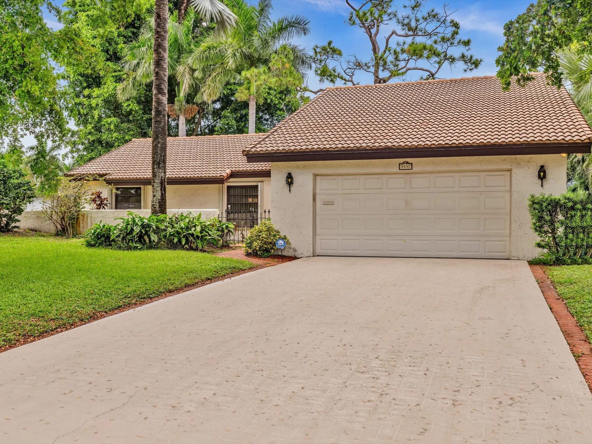 3537 Lakeview Drive