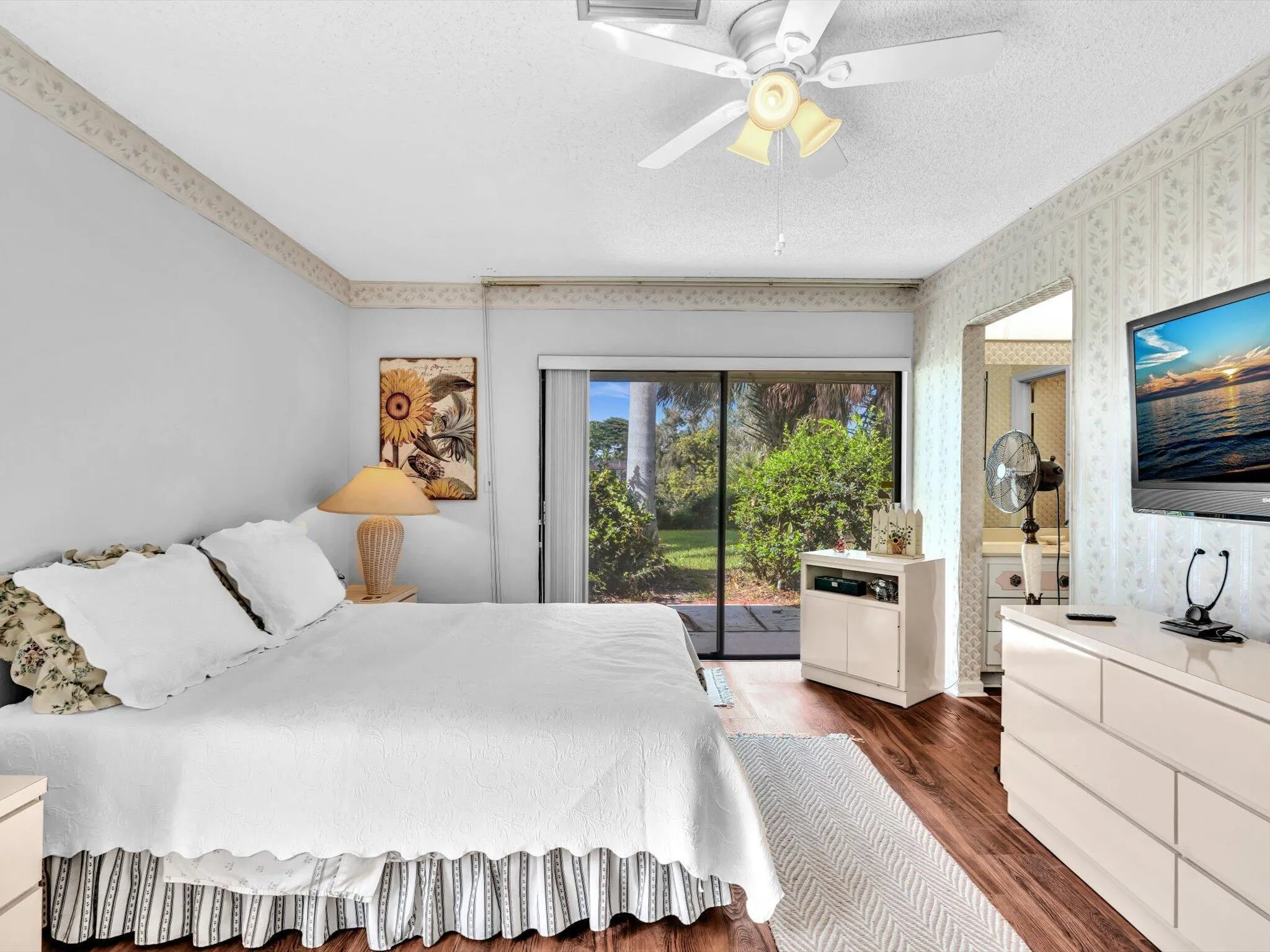 3537 Lakeview Drive