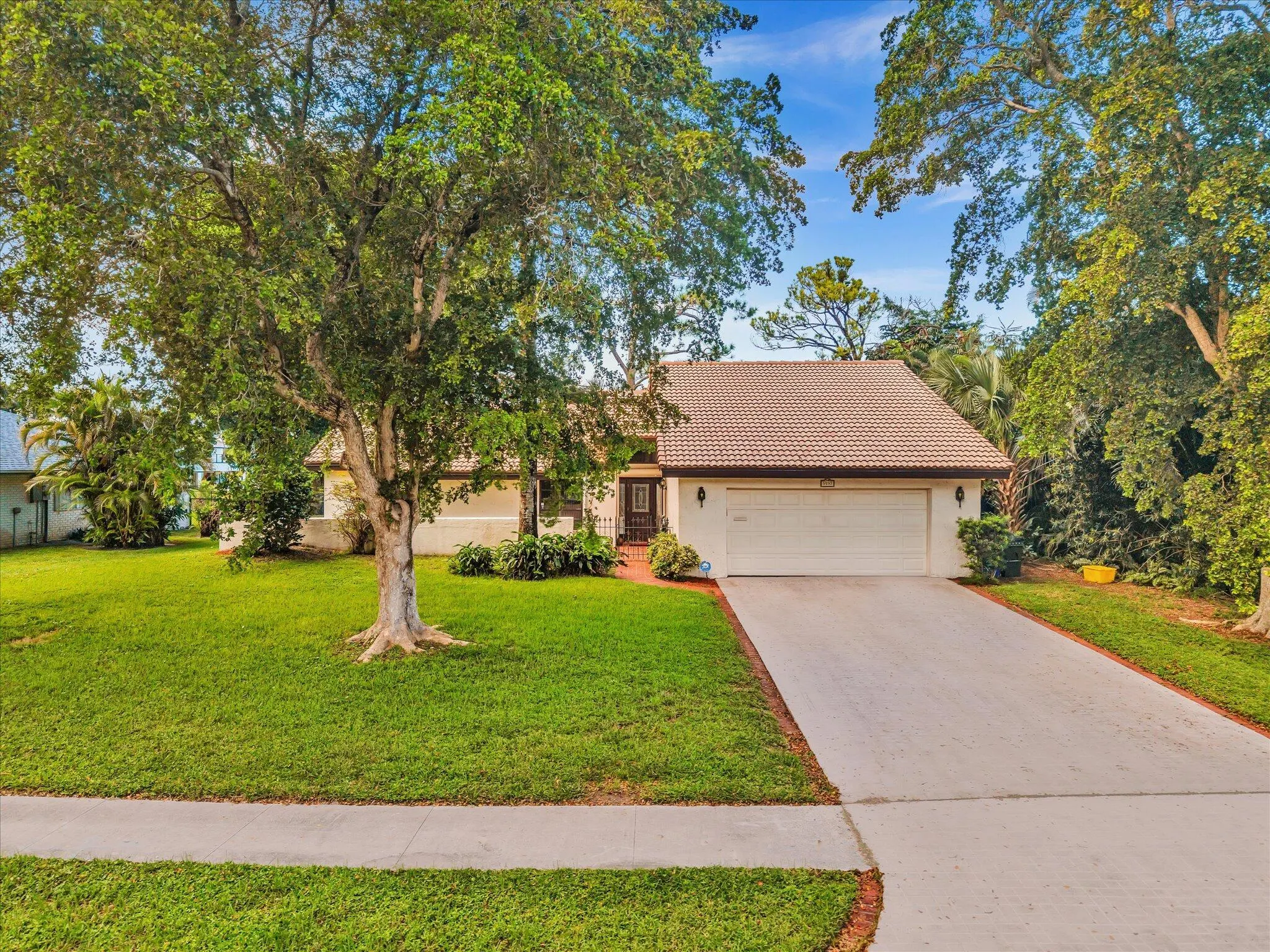 3537 Lakeview Drive