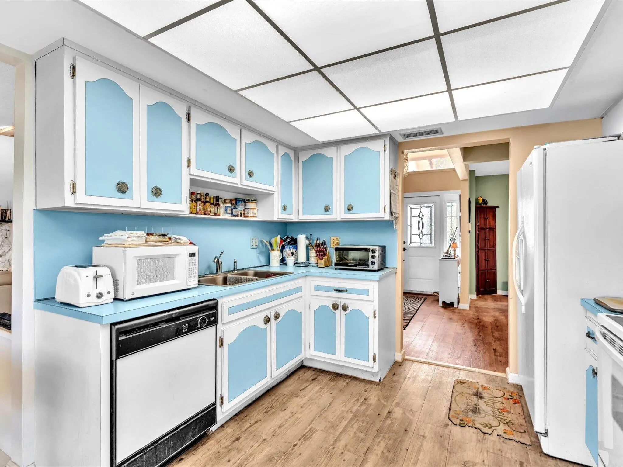 3537 Lakeview Drive