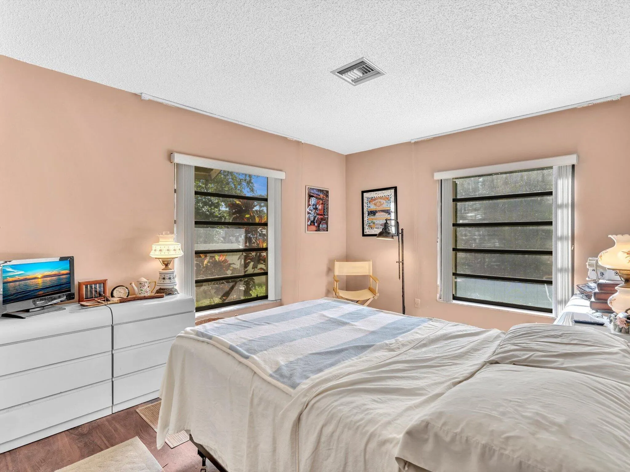 3537 Lakeview Drive