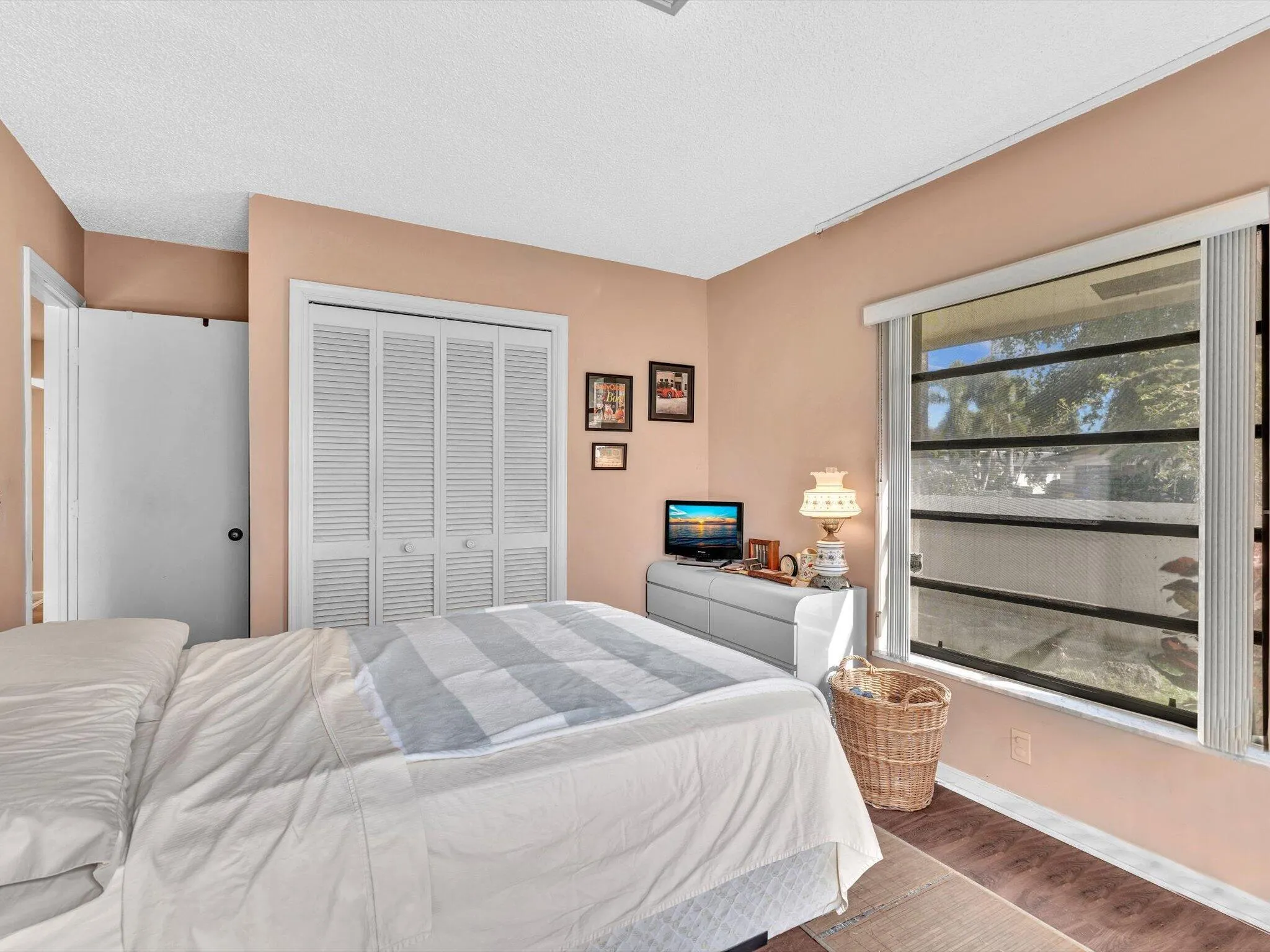 3537 Lakeview Drive