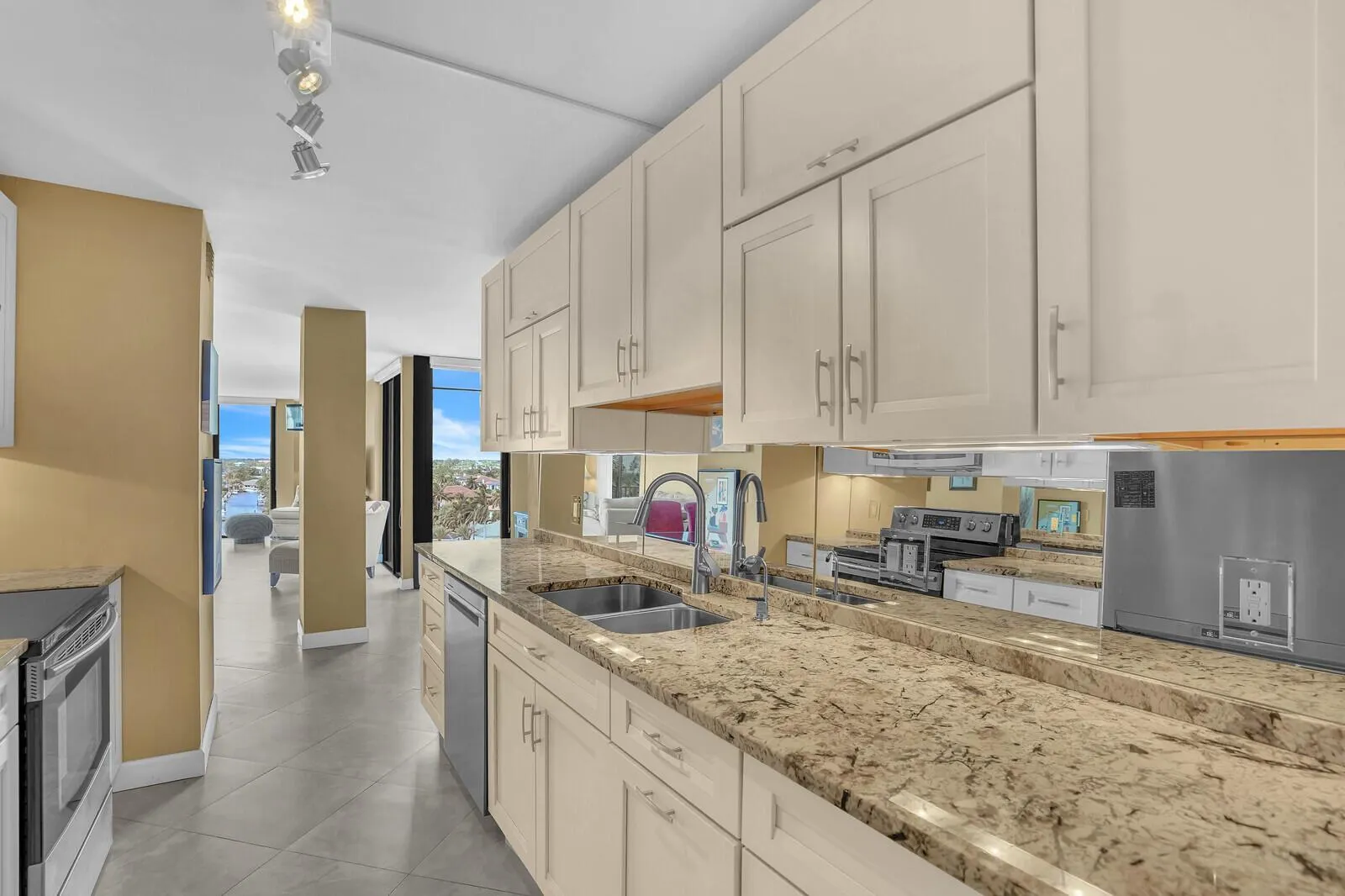 2220 S Ocean Boulevard, #903