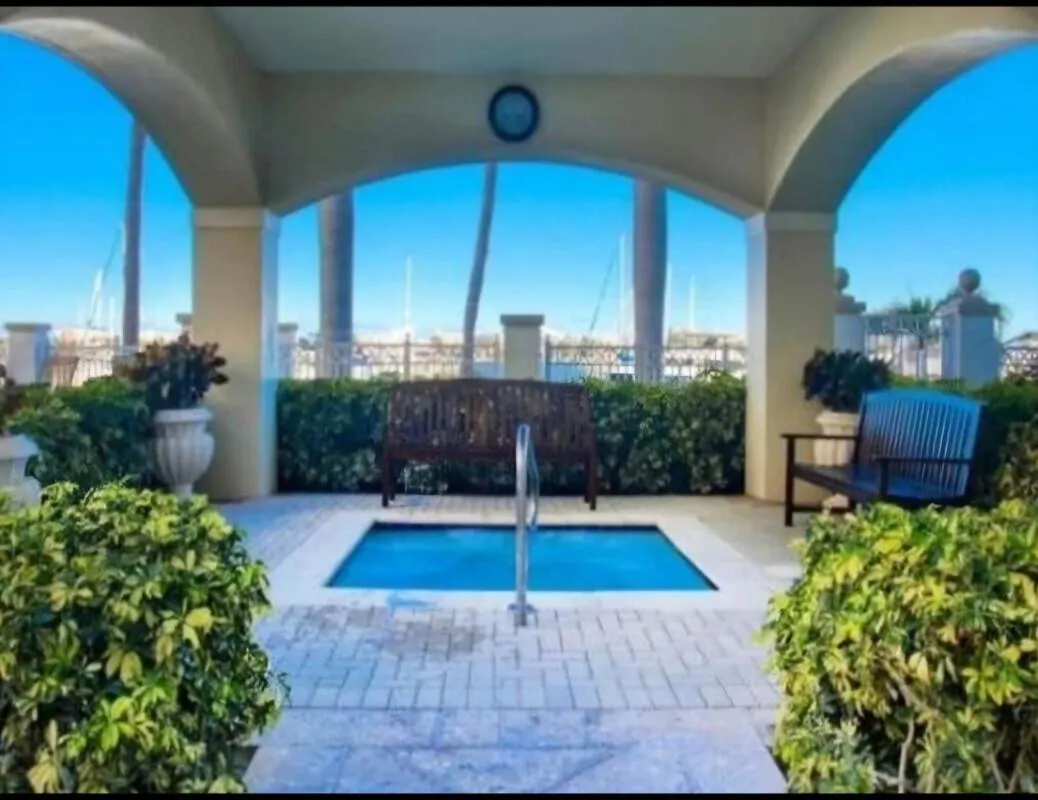 802 W Windward Way, #309