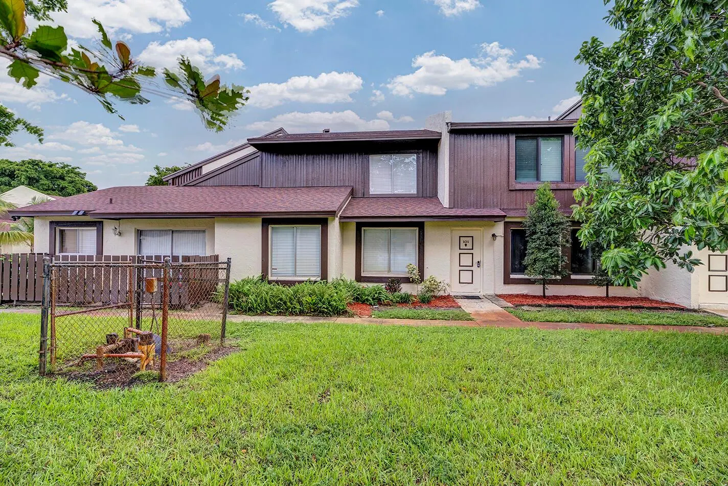 5344 Bosque Lane, #101