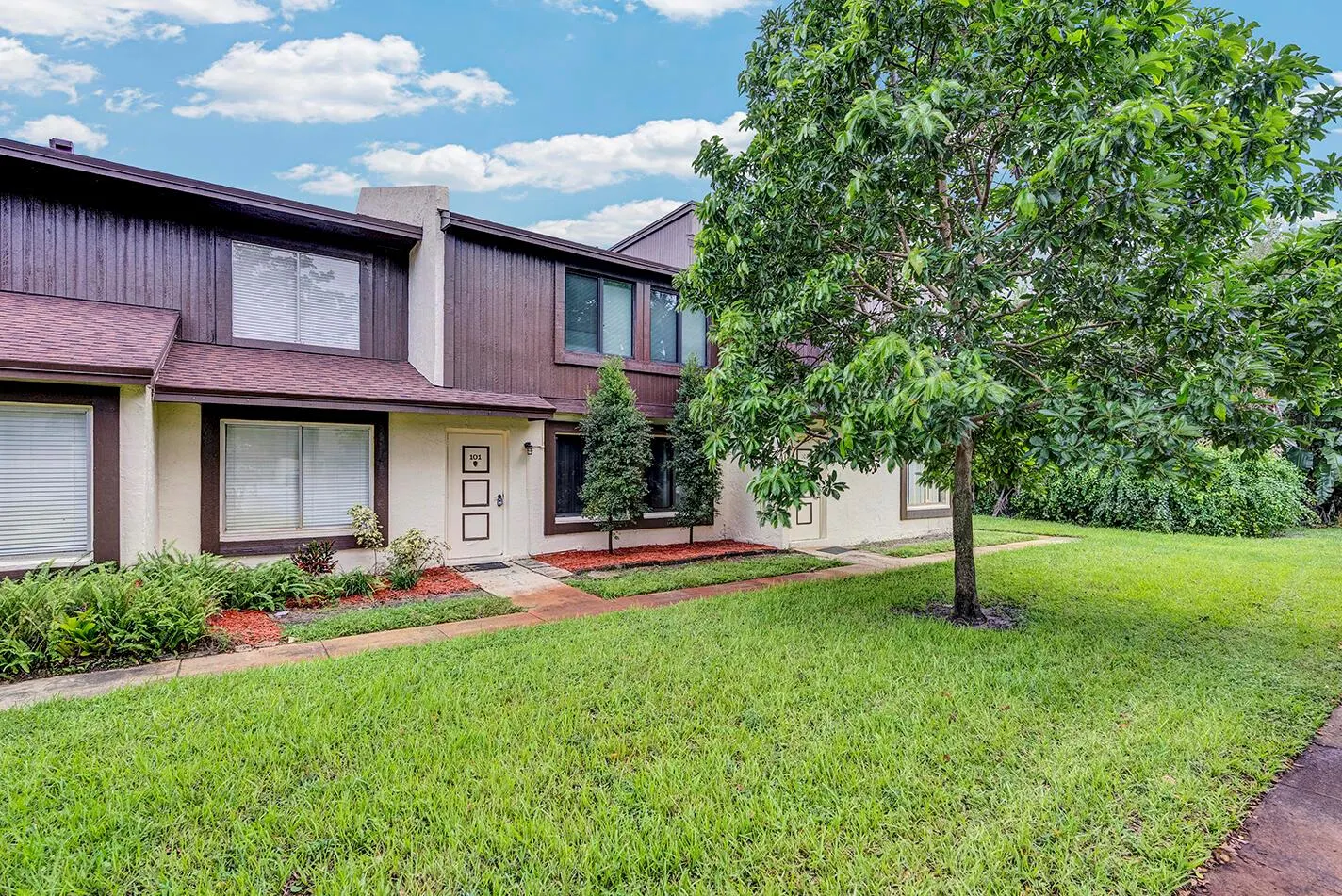 5344 Bosque Lane, #101