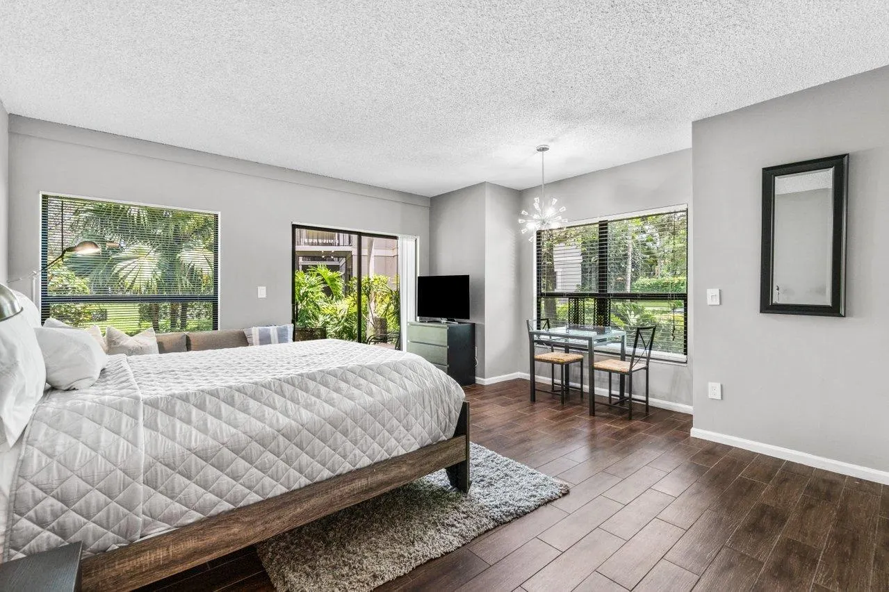 11863 Wimbledon Circle, #407