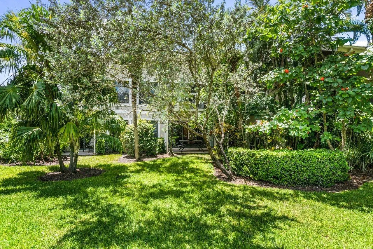 11863 Wimbledon Circle, #407