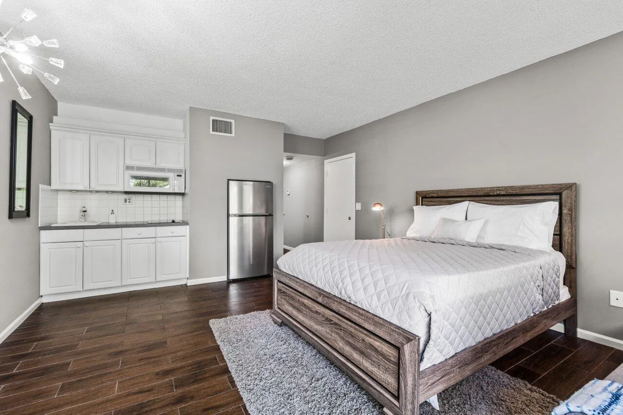 11863 Wimbledon Circle, #407