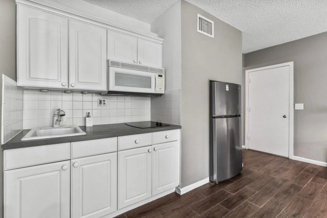 11863 Wimbledon Circle, #407