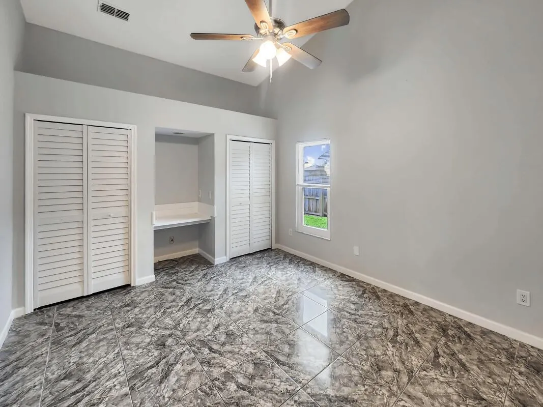 733 SW Acapulco Terrace