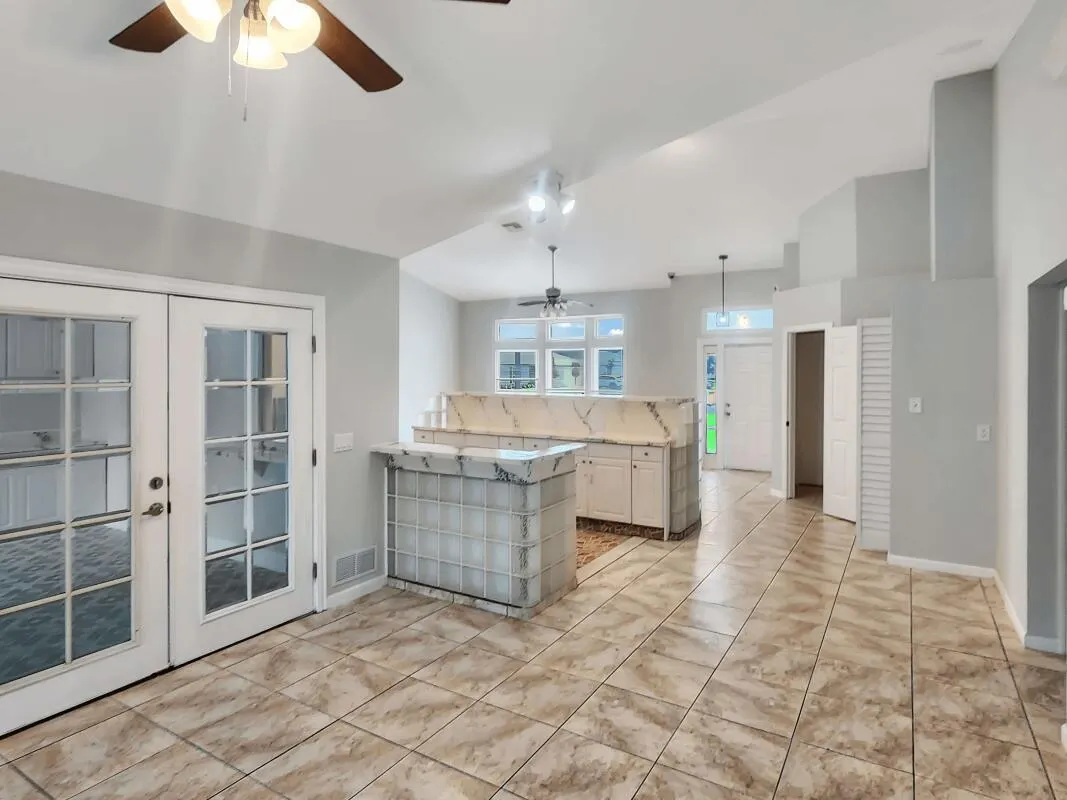 733 SW Acapulco Terrace