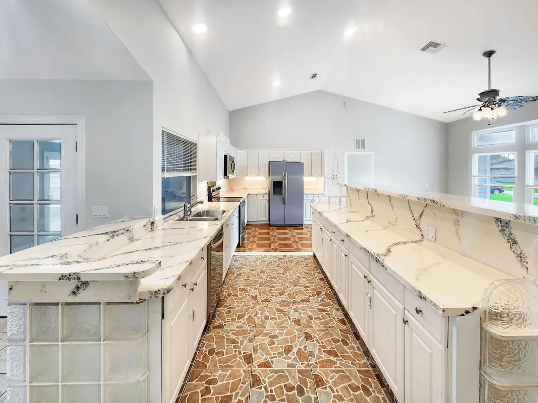 733 SW Acapulco Terrace
