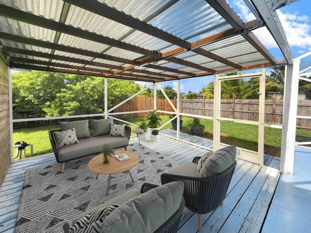 733 SW Acapulco Terrace