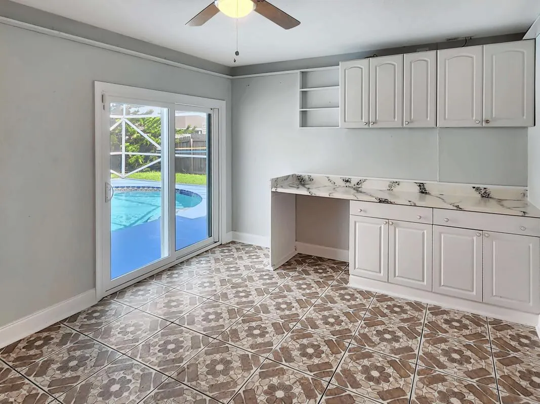 733 SW Acapulco Terrace