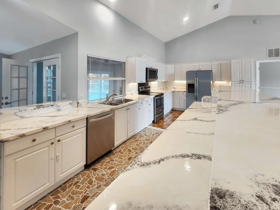 733 SW Acapulco Terrace