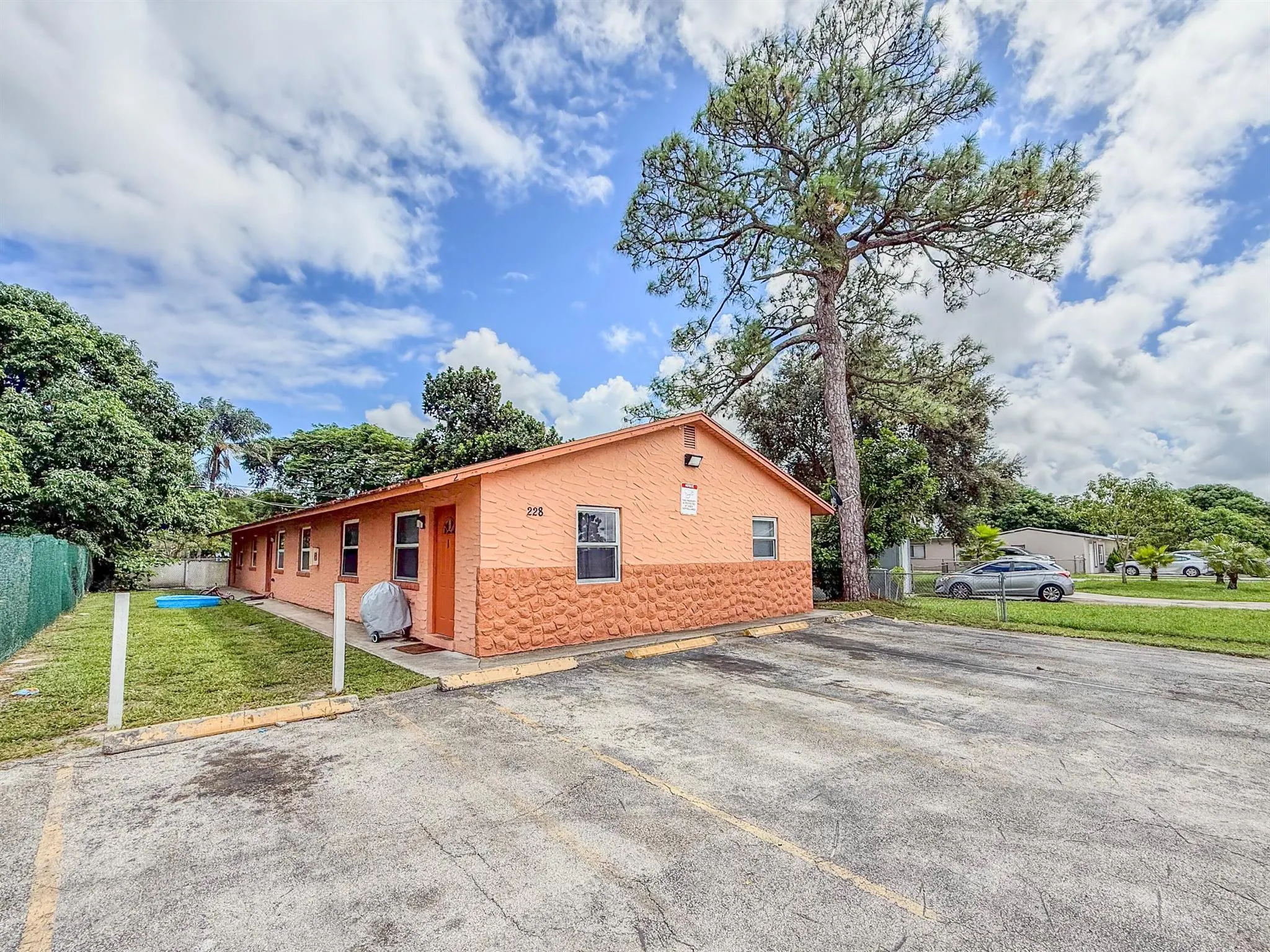 228 Fleming Avenue, ##3