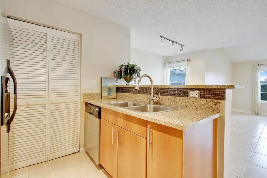 1215 Crystal Way, #N