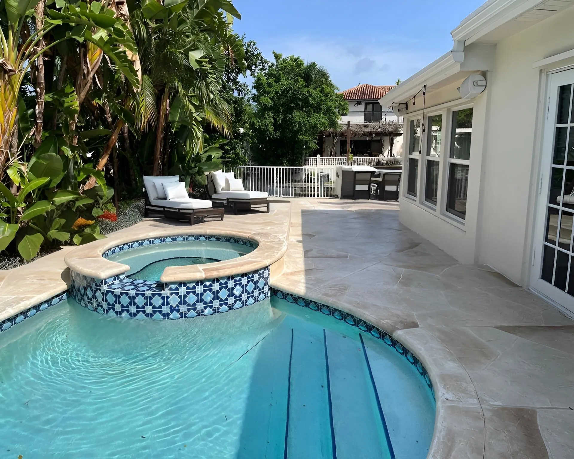98 SW 8th Avenue