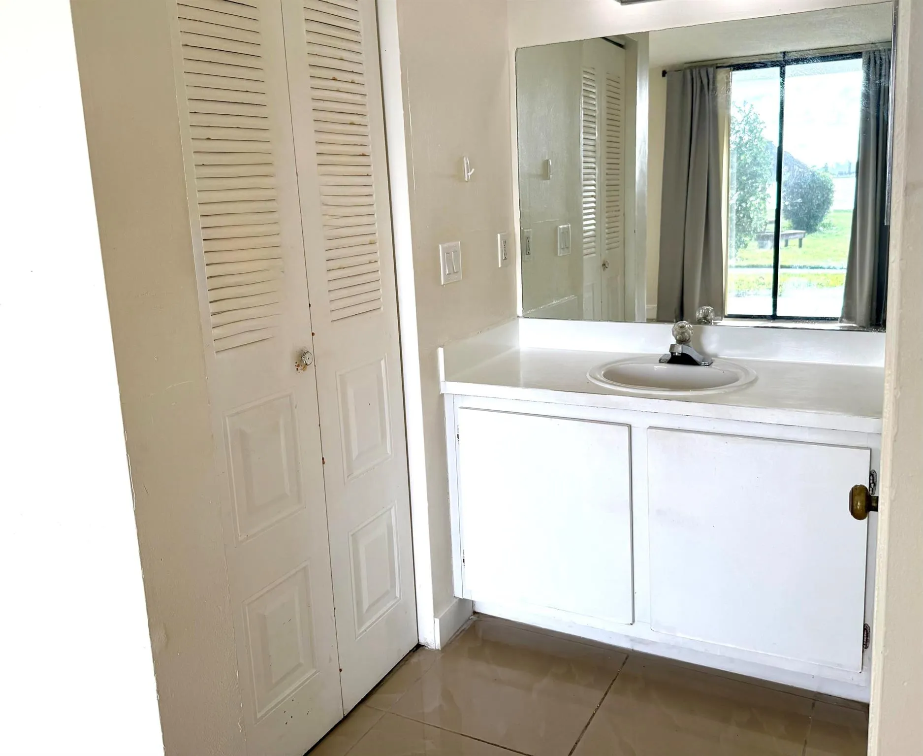 752 Executive Center Drive, #112