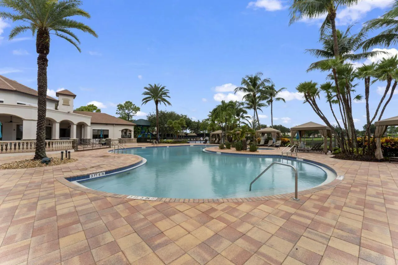 8492 Breezy Oak Way