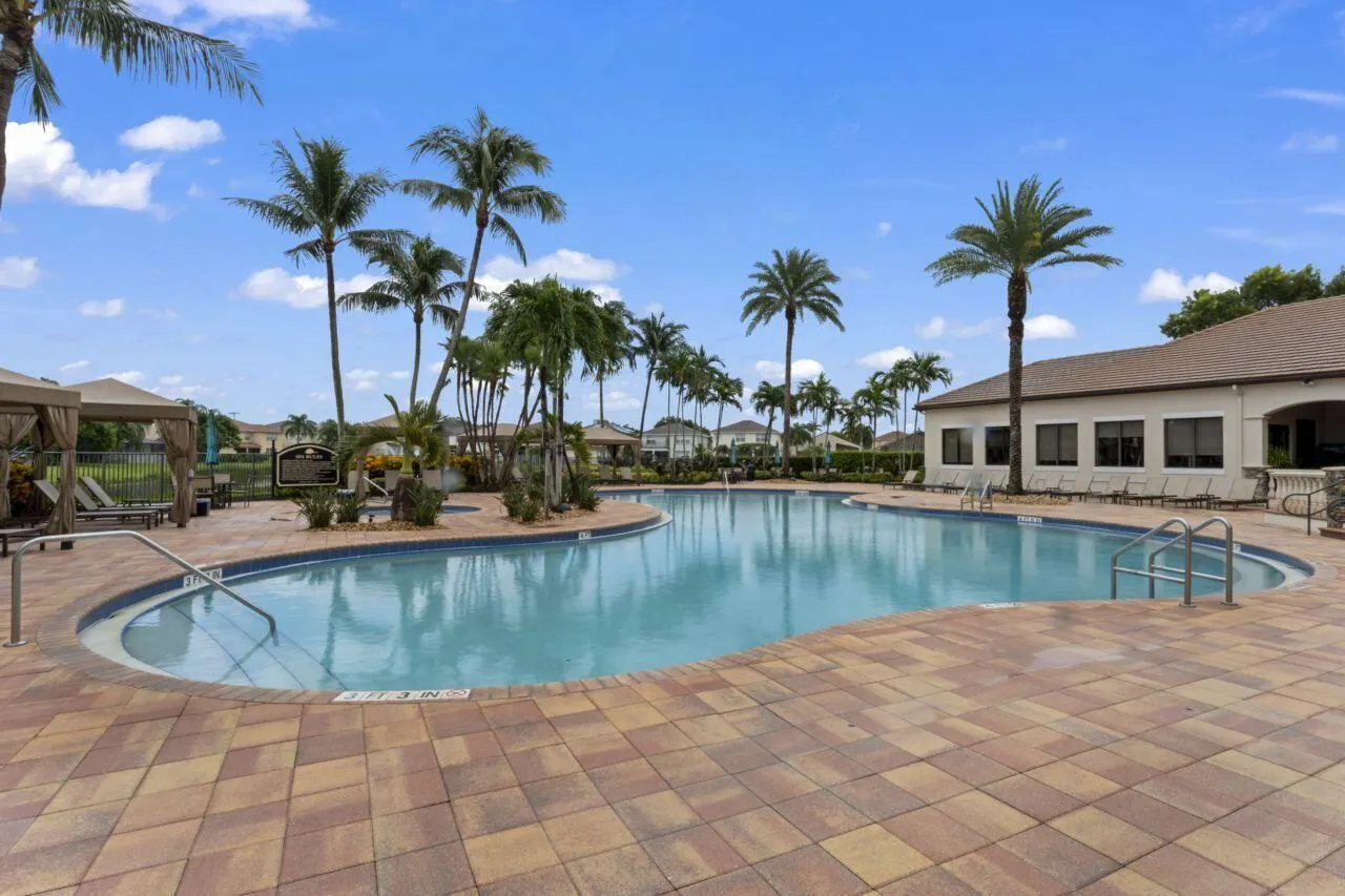 8492 Breezy Oak Way