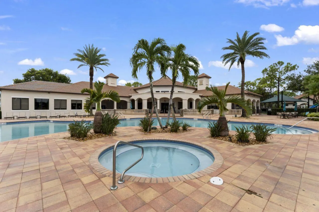 8492 Breezy Oak Way