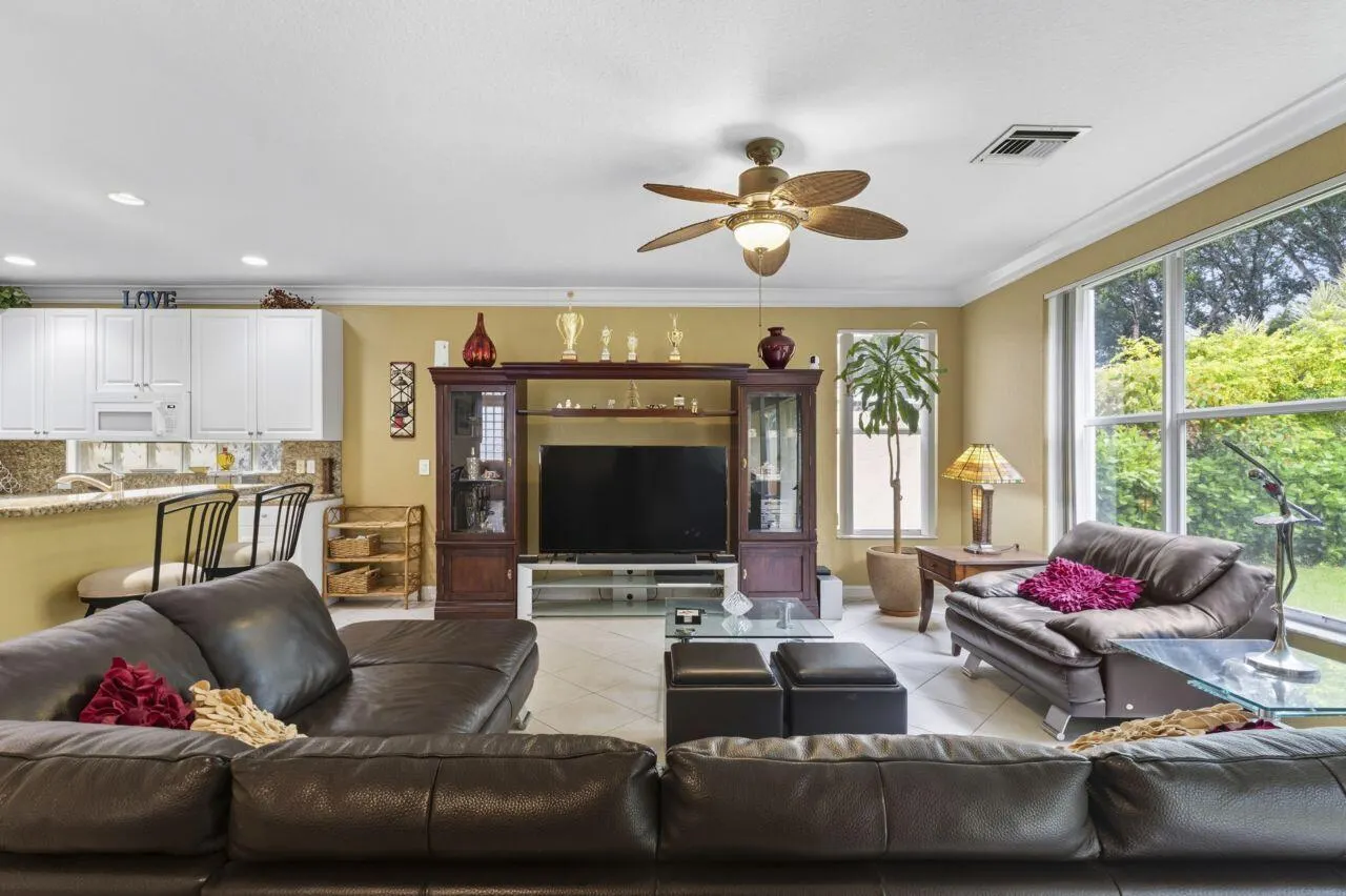 8492 Breezy Oak Way