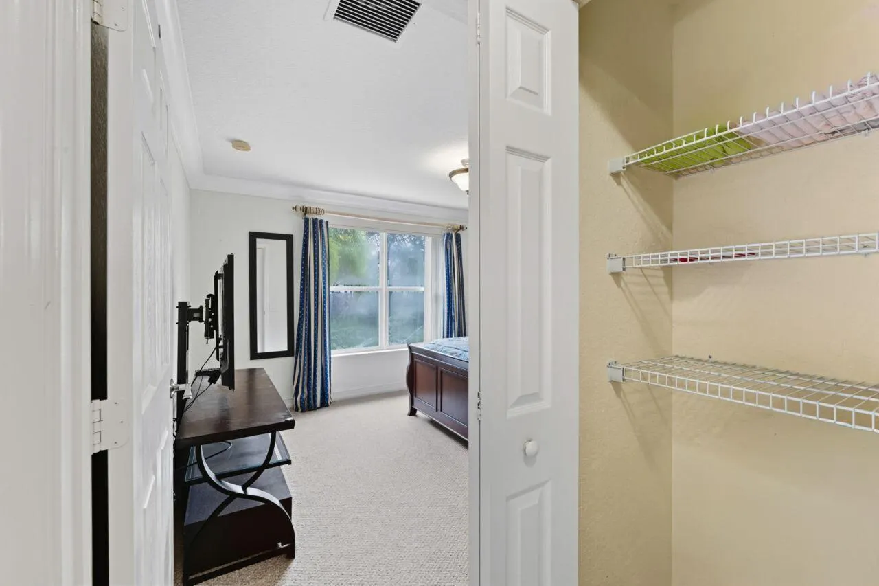 8492 Breezy Oak Way