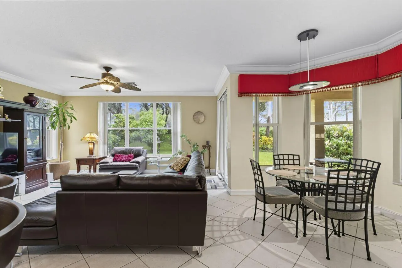 8492 Breezy Oak Way