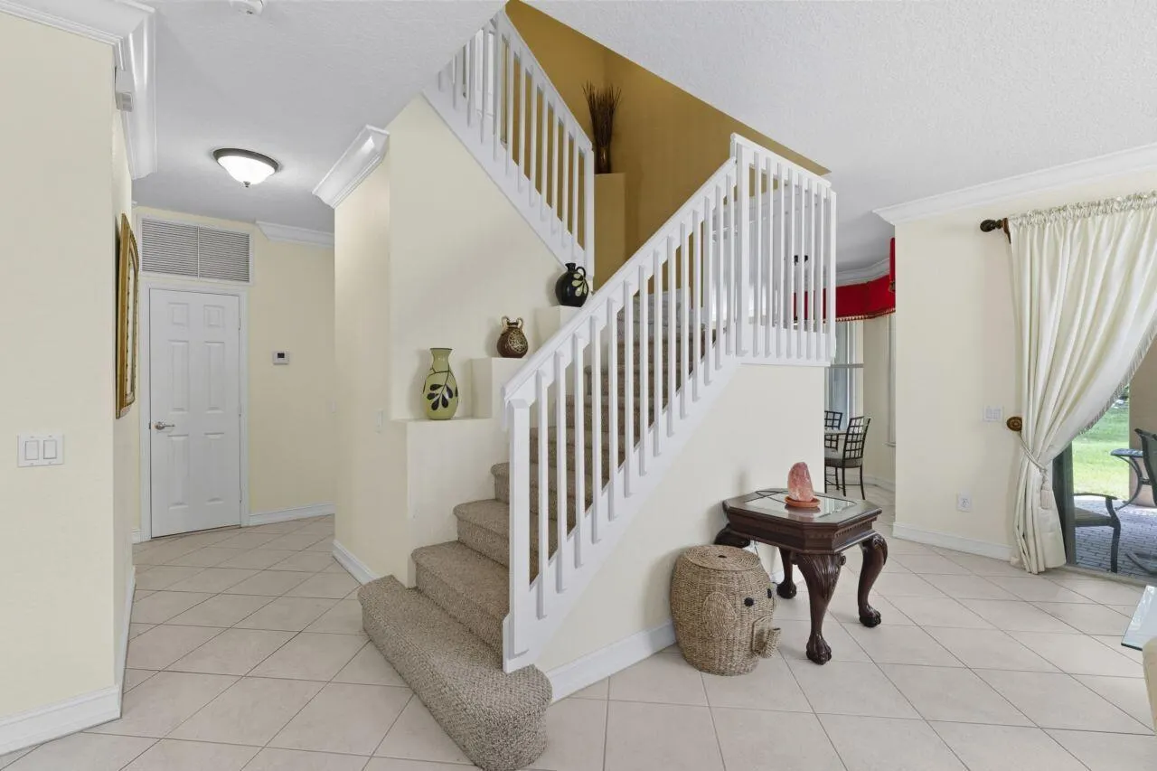 8492 Breezy Oak Way