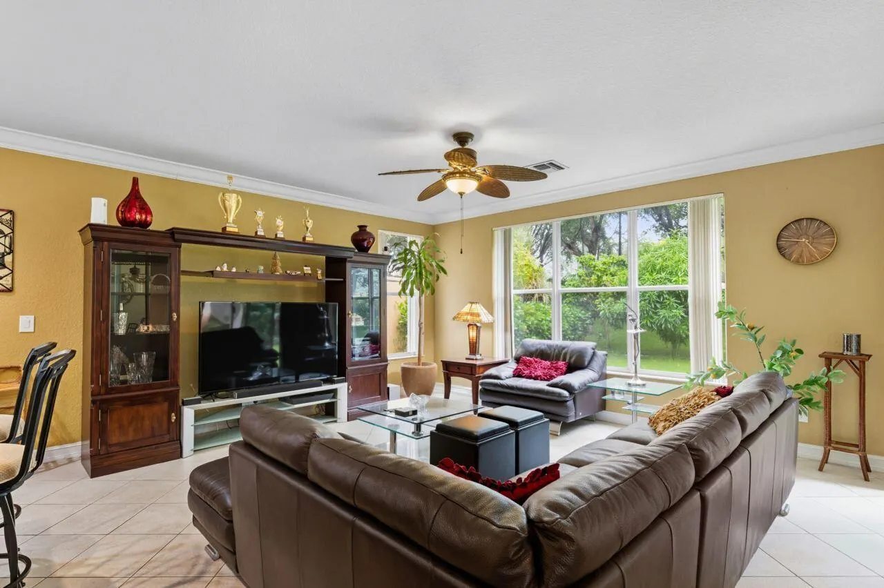 8492 Breezy Oak Way