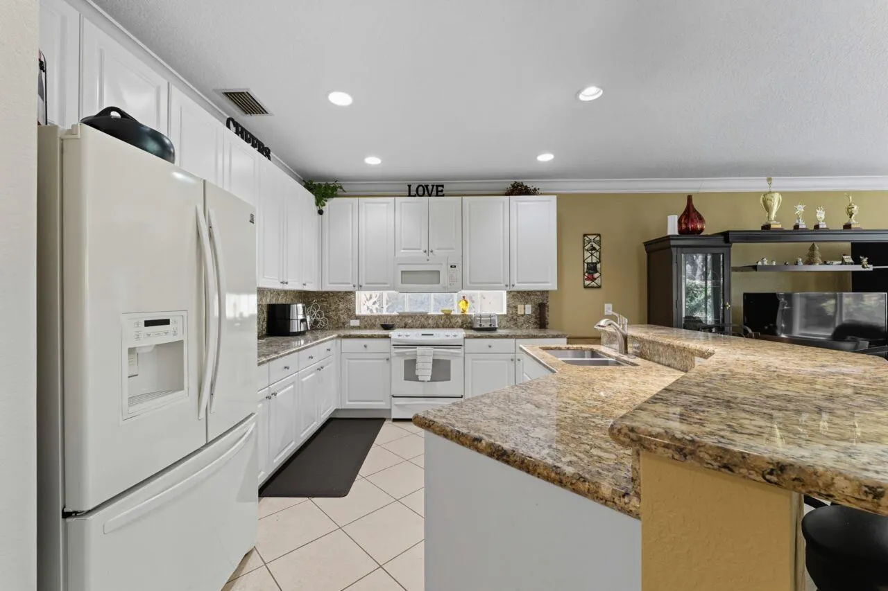 8492 Breezy Oak Way