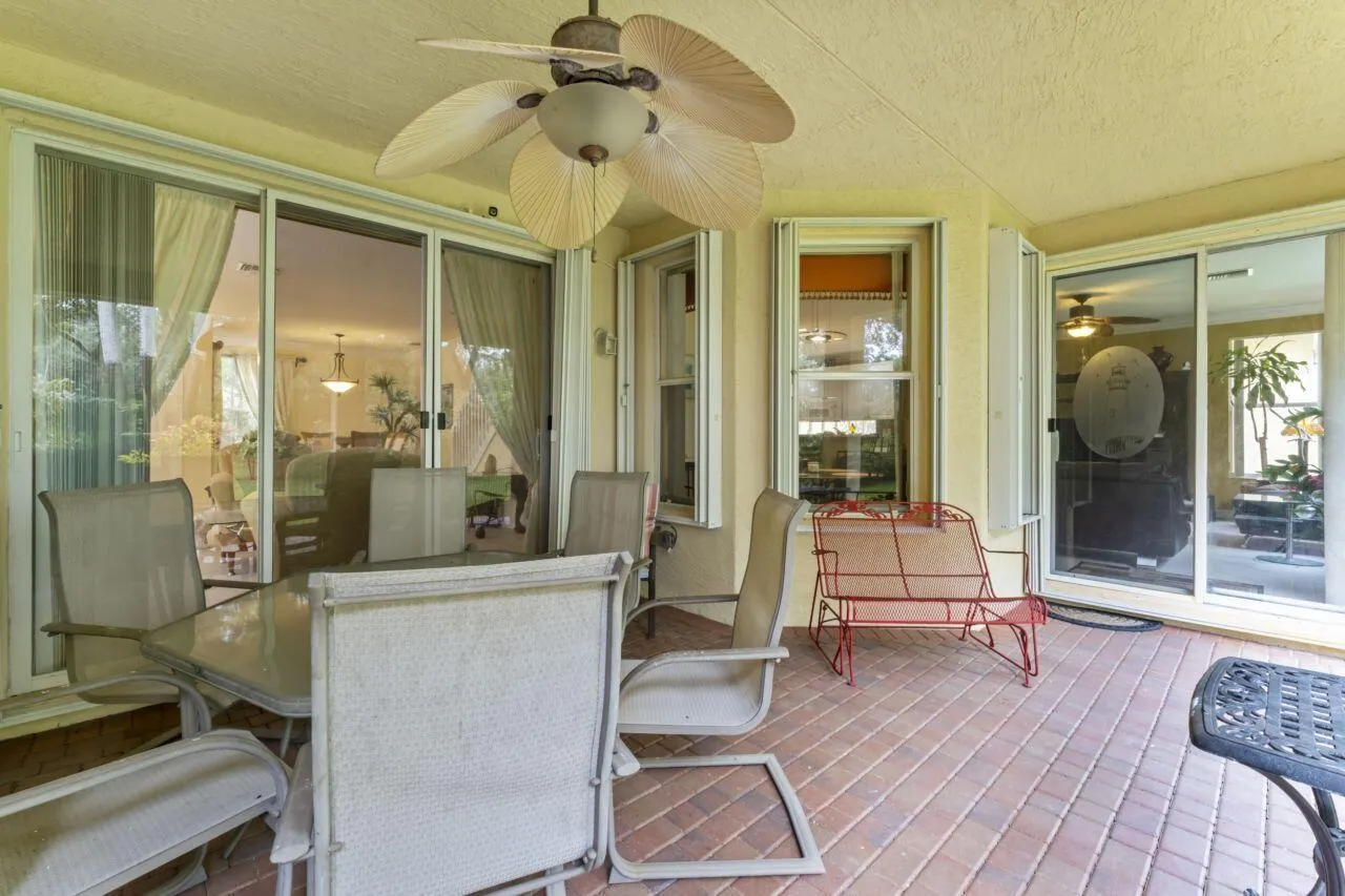 8492 Breezy Oak Way