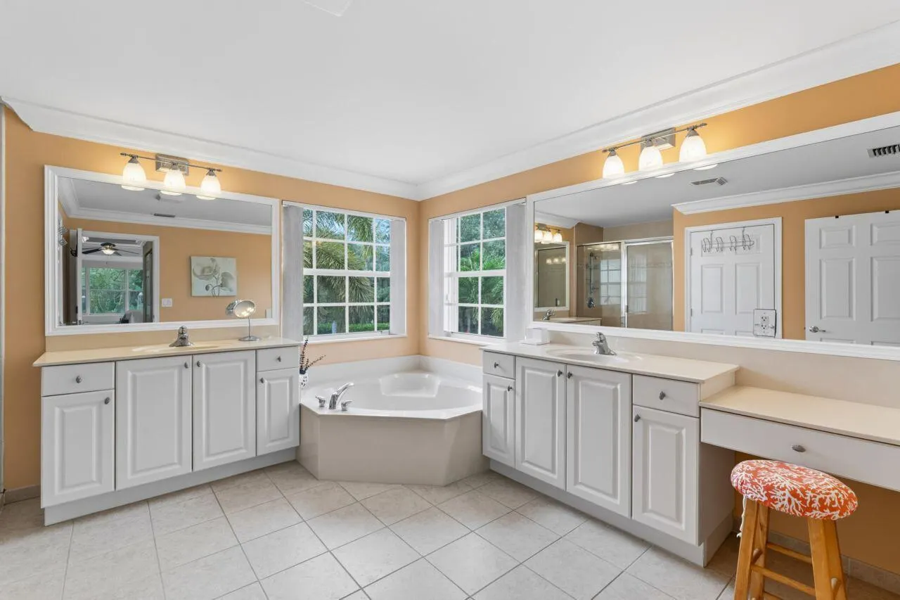 8492 Breezy Oak Way